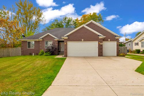 24986 Murray St, Harrison Twp, MI, 48045-3358 | Card Image