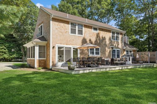 45 Fox Hunt Ln, Amagansett, NY, 11930-2210 | Card Image