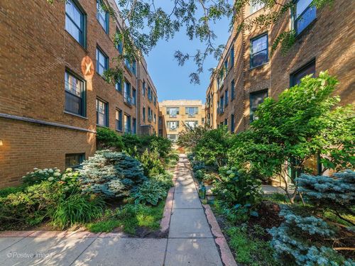 2e-7025 N Sheridan Rd, CHICAGO, IL, 60626-3085 | Card Image