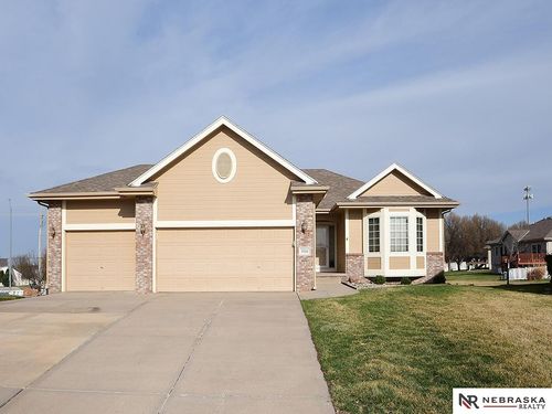 9522 Valley Road Cir, La Vista, NE, 68128-3224 | Card Image