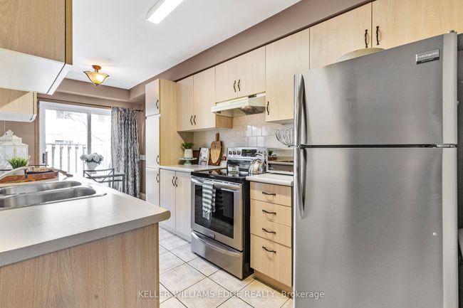 UNIT-40 - 104 Frances Ave, Condo with 2 bedrooms, 3 bathrooms and 1 parking in Stoney Creek ON | Image 8