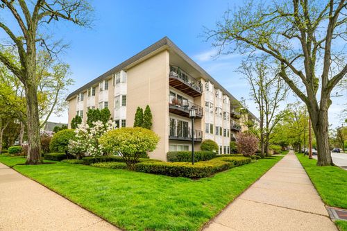 2a-701 Ridge Rd, Wilmette, IL, 60091-2465 | Card Image
