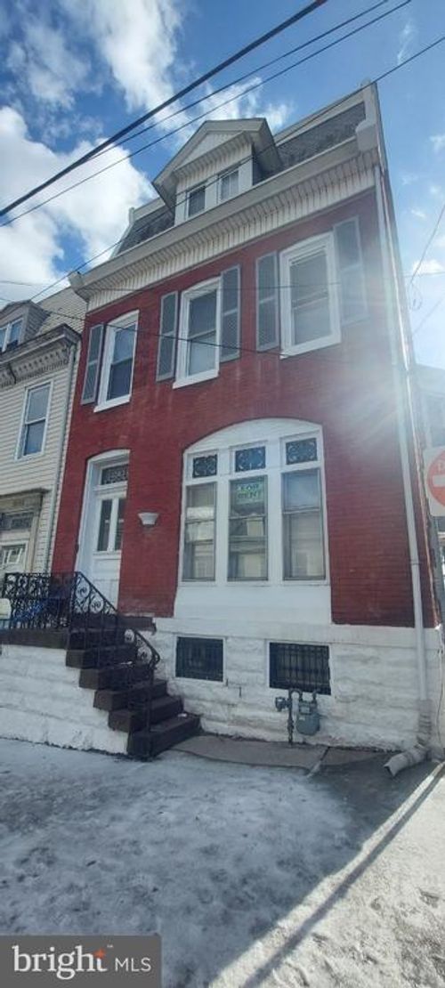 1023 W Market St, POTTSVILLE, PA, 17901-2818 | Card Image