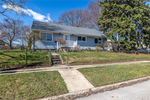 507 Broad Blvd, Cuyahoga Falls, OH, 44221-3835 | Card Image