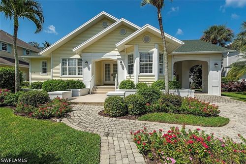 860 7th St S, Naples, FL, 34102-6941 | Card Image