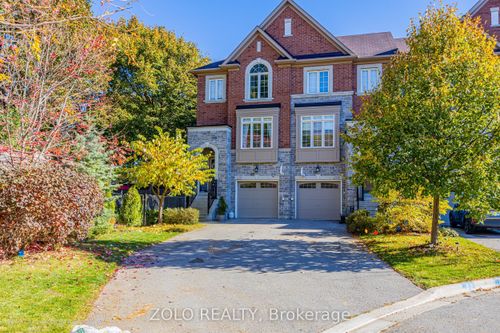 235 Appleton Crt, Newmarket, ON, L3Y0B8 | Card Image