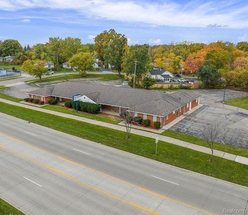 989 University Dr, Pontiac, MI, 48342-1885 | Card Image