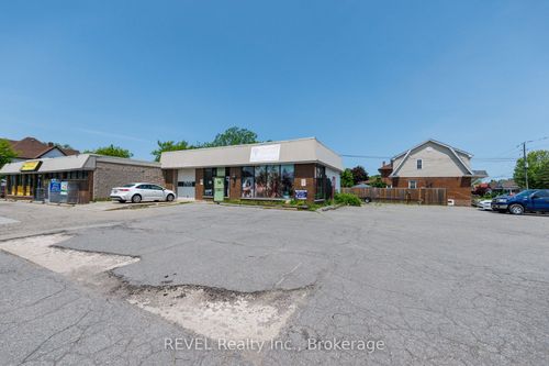 4957 Bridge St, Niagara Falls, ON, L2E2S4 | Card Image