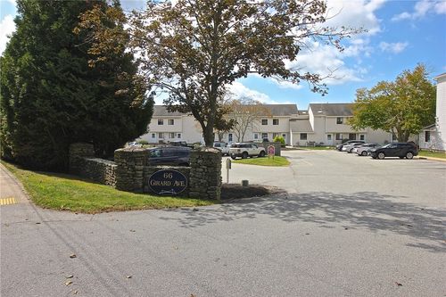 112-66 Girard Ave, Newport, RI, 02840-1153 | Card Image