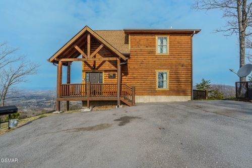 685 Shell Mountain Rd, Sevierville, TN, 37876-7061 | Card Image