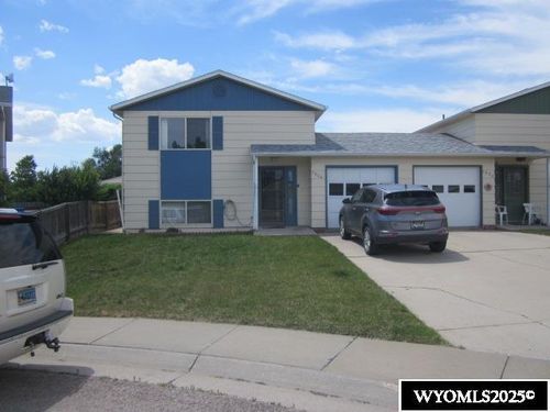 1906 Chestnut Cir, Gillette, WY, 82718-5308 | Card Image