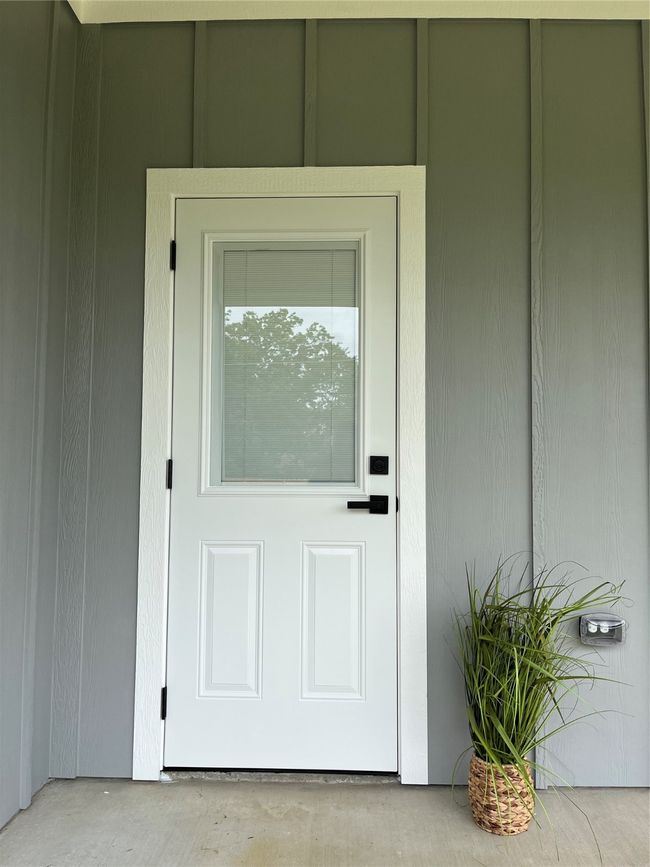 Back entrance to property | Image 34