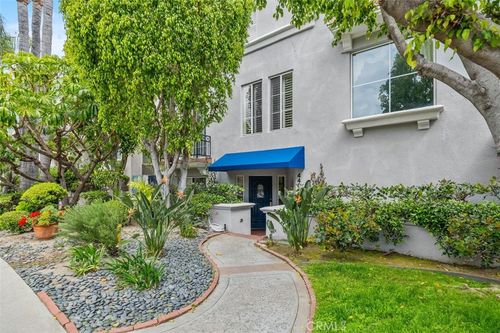 4406 Moorpark Way, Toluca Lake, CA, 91602-2409 | Card Image