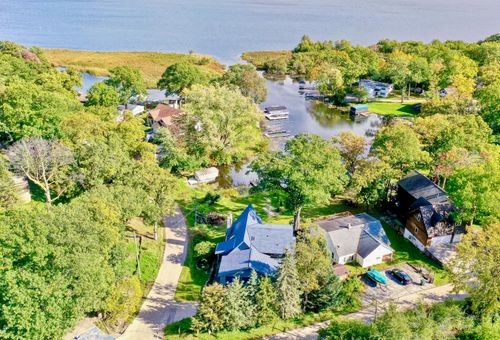 3364 Nagawicka Ave, Delafield, WI, 53018-1021 | Card Image