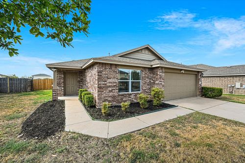 104 Steel Shot Ct, Bastrop, TX, 78602-4064 | Card Image