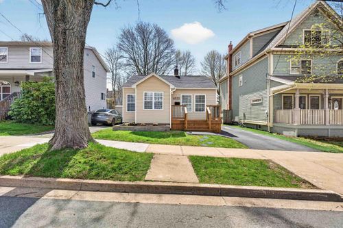 6520 Roslyn Rd, Halifax, NS, B3L2M9 | Card Image