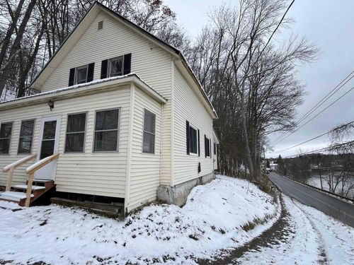 428 Coventry St, Newport, VT, 05855-1959 | Card Image