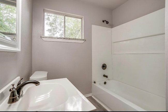 Guest bath | Image 15