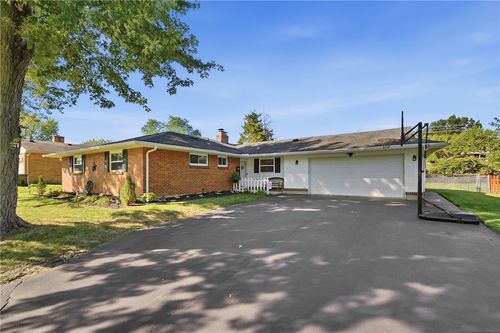 4867 Arrowhead Dr, Dayton, OH, 45440-2117 | Card Image