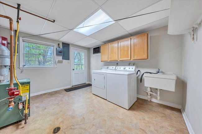 LARGE LAUNDRY AREA | Image 79