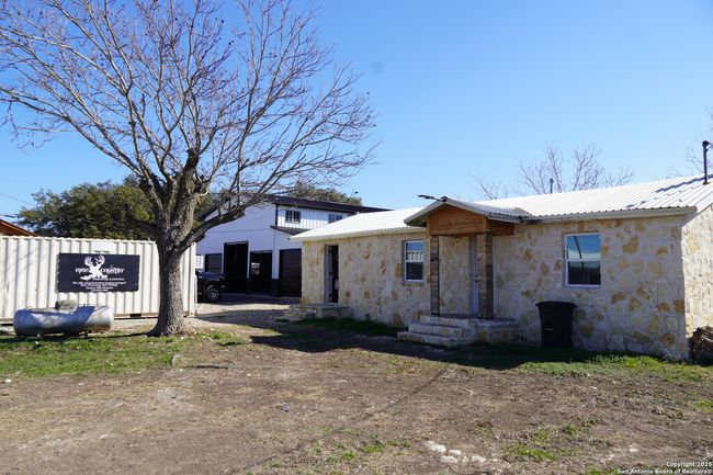 203 E Kerr St, Home with 0 bedrooms, 0 bathrooms and null parking in Rocksprings TX | Image 9