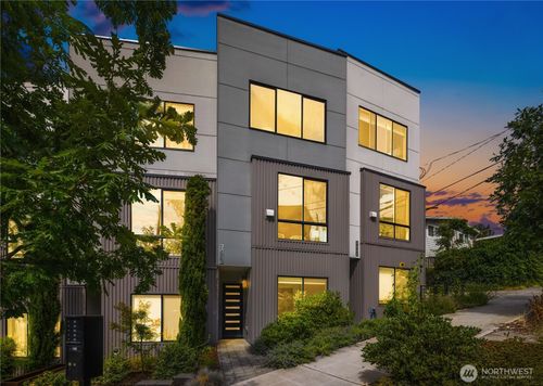 7439 Latona Ave Ne, Seattle, WA, 98115-5313 | Card Image