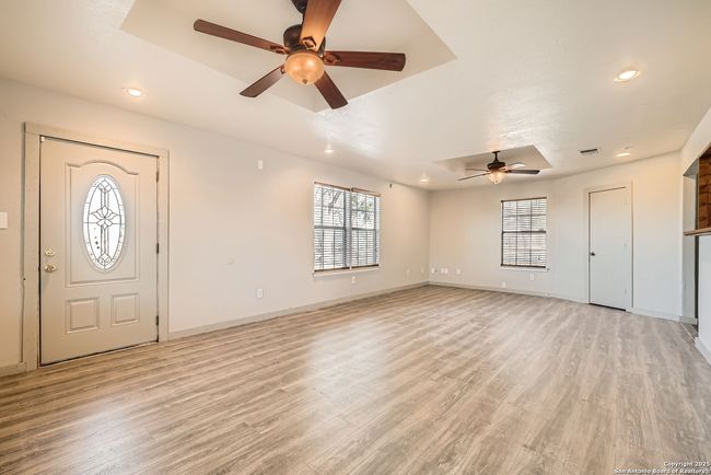 12177 Pearsall Rd, House other with 5 bedrooms, 2 bathrooms and null parking in Atascosa TX | Image 5