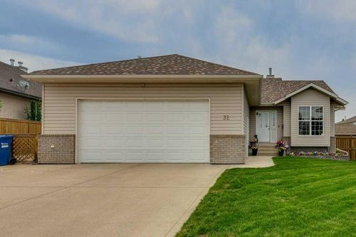 32 Duval Close, Red Deer, AB, T4R2Y7 | Card Image
