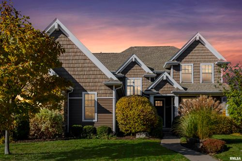 6810 Spring Creek Dr, Bettendorf, IA, 52722-6425 | Card Image