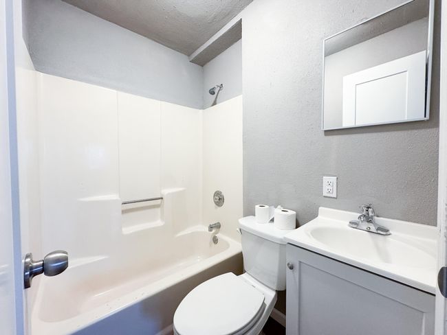 Bathroom.jpg | Image 23