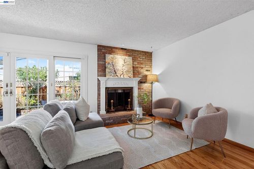 30696 Brae Burn Ave, Hayward, CA, 94544-7351 | Card Image