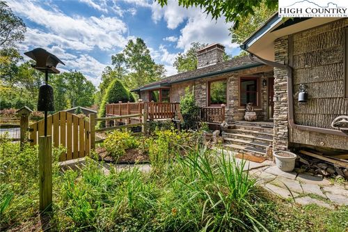 955 Dogwood, Boone, NC, 28607-5758 | Card Image