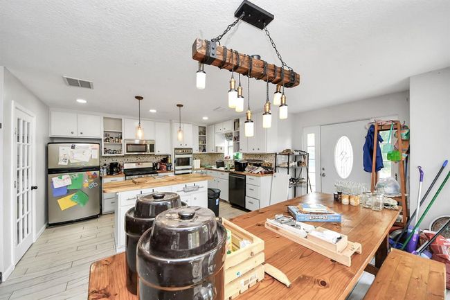 6502 S Highway 35, House other with 5 bedrooms, 3 bathrooms and 3 parking in Alvin TX | Image 14
