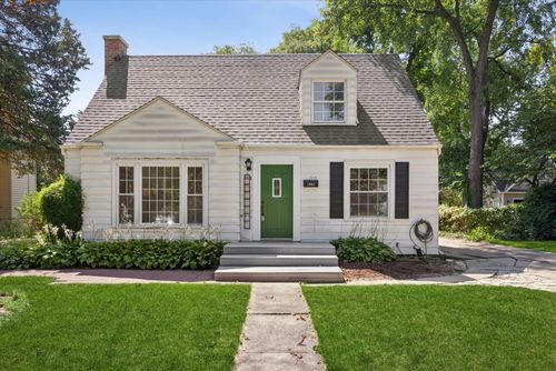 1902 E Indiana St, Wheaton, IL, 60187-5932 | Card Image