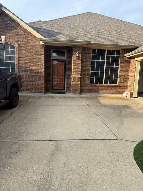 1027 Fair Oaks Dr, Grand Prairie, TX, 75052-2717 | Card Image
