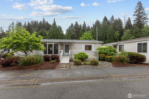 82-5810 Fleming St, Everett, WA, 98203-6004 | Card Image