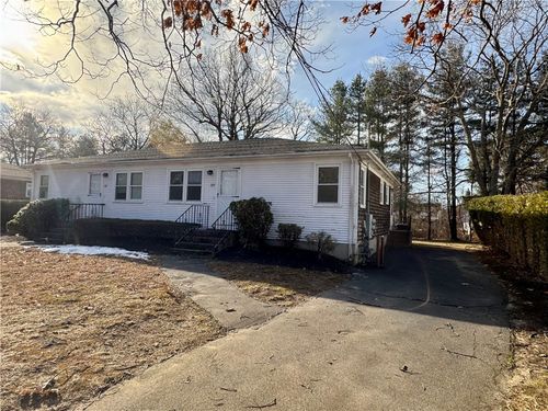 135 Rounds Ave, Riverside, RI, 02915-1737 | Card Image