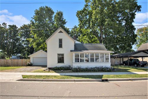 518 E Linden St, Hartford, MI, 49057-1119 | Card Image