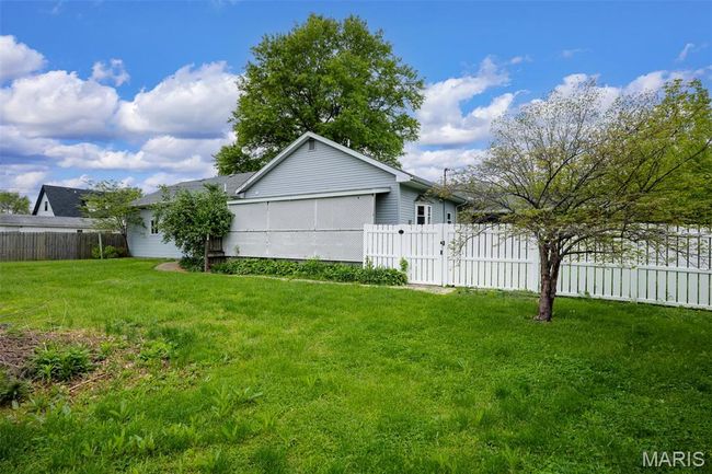 418 E Maple St, House other with 3 bedrooms, 2 bathrooms and 2 parking in Gillespie IL | Image 29