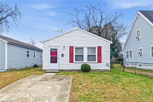 1127 Rowe St, Hampton, VA, 23669-2721 | Card Image