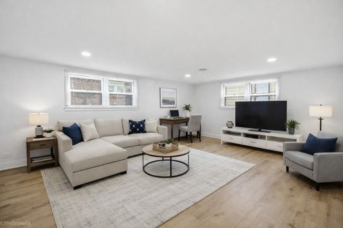 9412 Kilbourn Ave, Skokie, IL, 60076-1316 | Card Image