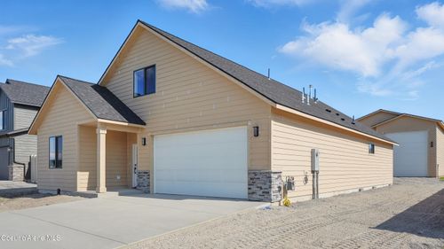 6696 W Portrush Dr, Rathdrum, ID, 83858-8337 | Card Image