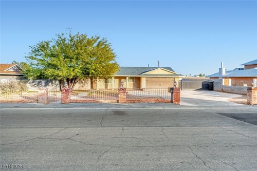 3138 Redwood St, Las Vegas, NV, 89146-6506 | Card Image