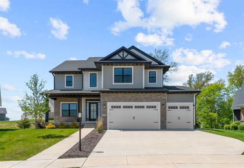 1005 Thomas Cir, Tiffin, IA, 52340-8028 | Card Image
