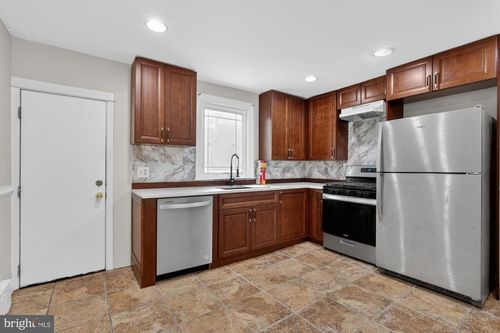 2524 E Lehigh Ave, PHILADELPHIA, PA, 19125-3833 | Card Image