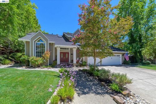 633 Abbie St, Pleasanton, CA, 94566-7401 | Card Image