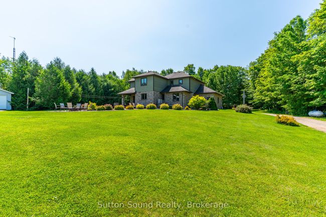 782801 3 Sideroad, House other with 4 bedrooms, 4 bathrooms and 25 parking in Chatsworth ON | Image 4