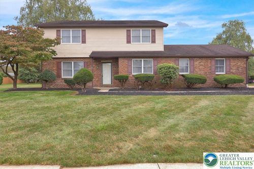 2 Cambridge Ct, Fleetwood, PA, 19522-1018 | Card Image