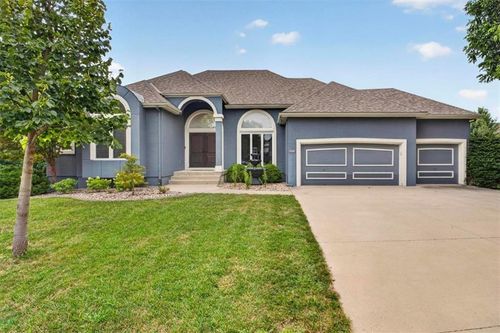2612 Sw Winterbrook Cir, Lee's Summit, MO, 64081-2589 | Card Image