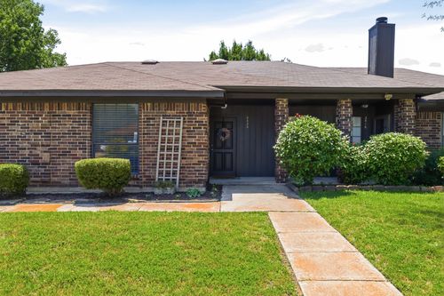 2420 Oakmont Dr, Bedford, TX, 76022-7752 | Card Image